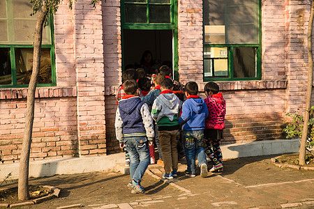 艰苦团结在校生乡村小学生在学校图片