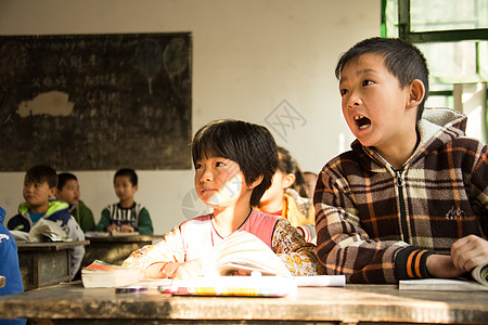 享乐活力读乡村小学里的小学生图片