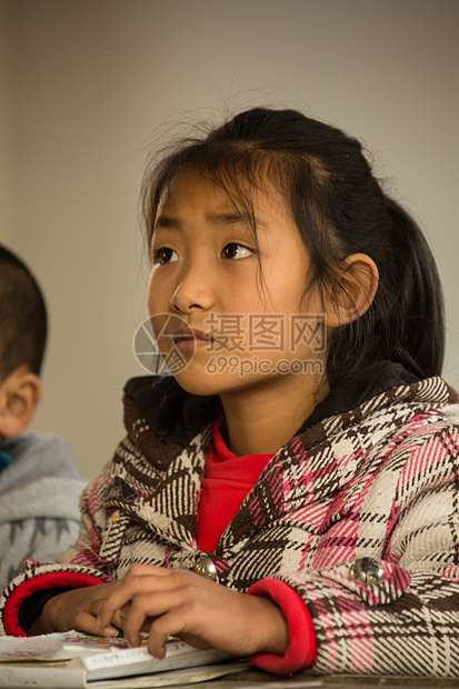 希望小学努力智慧乡村小学里的小学女生图片