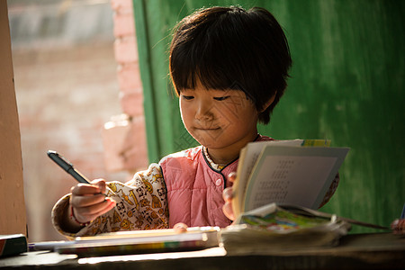 智慧旅游希望学生户内乡村小学里的小学女生背景