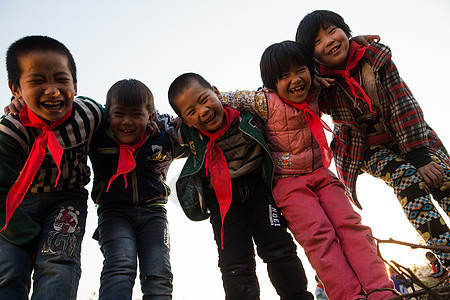 艰苦梦想少量人群欢乐的乡村小学生图片