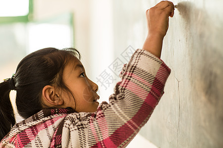 儿童希望智慧希望小学梦想乡村小学里的小学女生背景