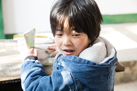 童年仅女孩仅一个女孩乡村小学里的小学女生图片