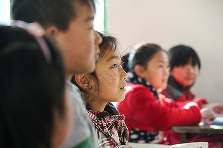 白昼书男生乡村小学里的小学生图片