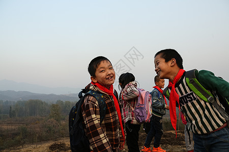 享乐自信在校生欢乐的乡村小学生图片