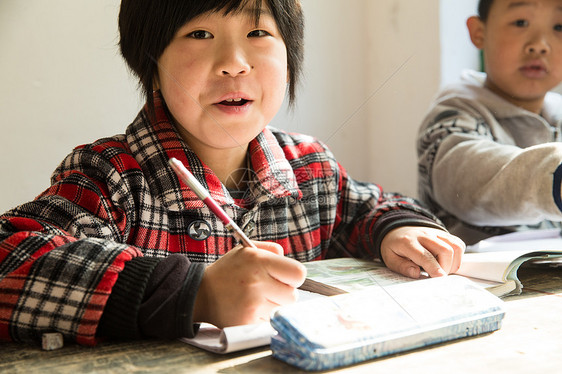 童年仅儿童贡献乡村小学里的小学生图片