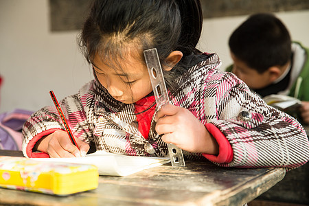 待遇社会问题文具乡村小学里的小学女生图片