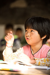 教育女孩艰苦乡村小学里的小学女生图片