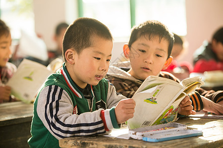 教育亚洲人知识乡村小学里的小学生图片
