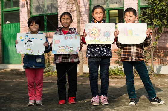 学校梦想绘画作品乡村小学里的小学生图片