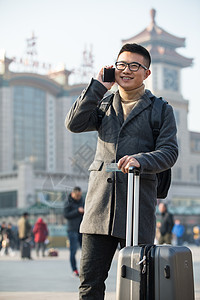 旅行的人成年人青年男人在火车站图片