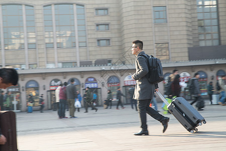运输大楼东亚亚洲人青年男人在火车站图片