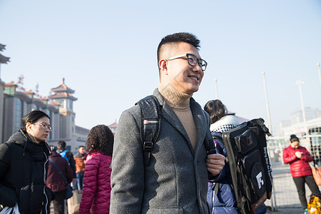 建筑乘客摄影青年男人在火车站图片