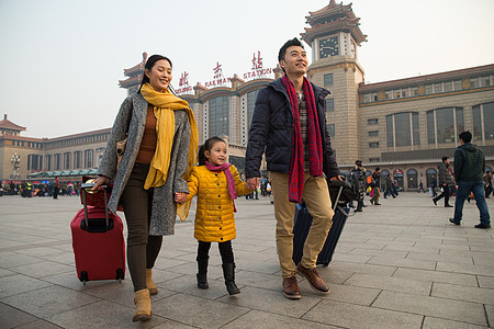 彩色图片围巾北京幸福家庭在站前广场图片