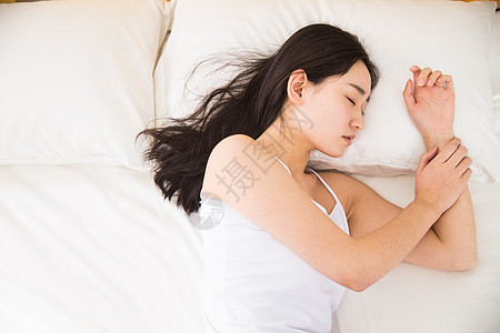 枕头健康生活方式休息青年女人在卧室睡觉图片