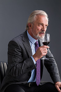 白种人成功葡萄酒权威商务老年男人图片