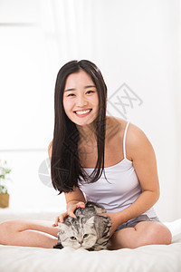 青年女人和猫图片