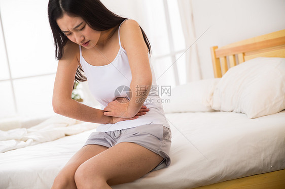 卧室住房彩色图片青年女人腹痛图片