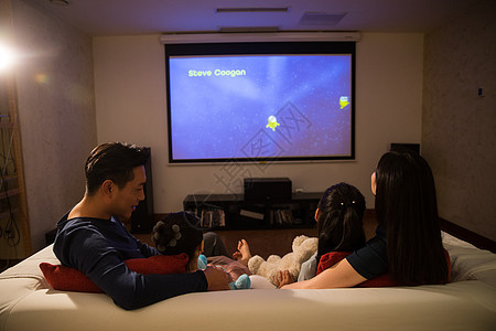 团结幸福家庭看电视图片