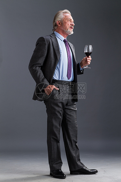财富红葡萄酒高脚杯权威商务老年男人图片
