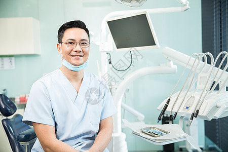 中年人专业人员东亚中年牙科医生图片