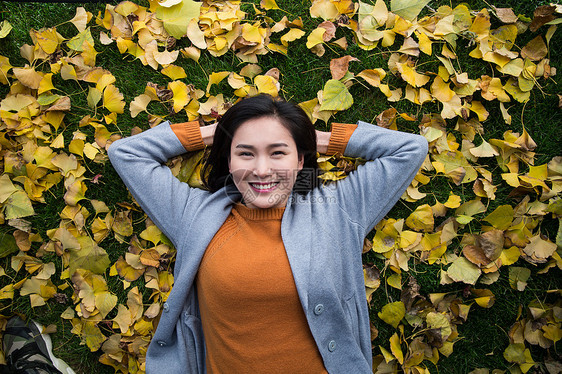 水平构图仅一个人周末活动青年女人在户外图片