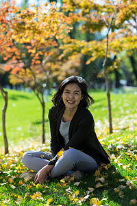 树人享乐青年女人在户外图片