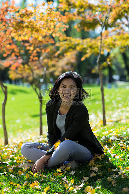 树人享乐青年女人在户外图片