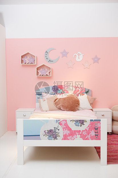 柔和内装修床粉色的儿童房图片