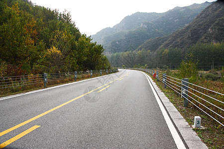 交通运输红叶无人北京郊区的公路背景图片