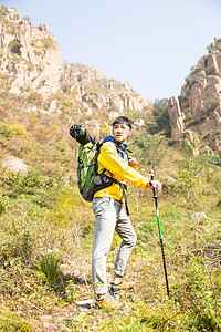 健身仅一个人享乐青年男人登山图片