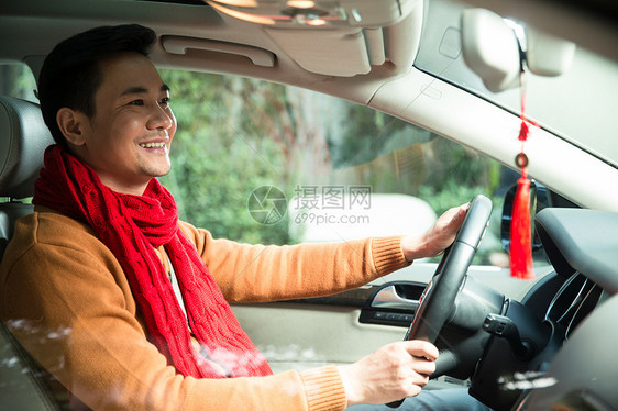 运输驾车仅男人青年男人驾驶汽车图片