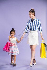微笑购物袋亚洲时尚的母女购物图片