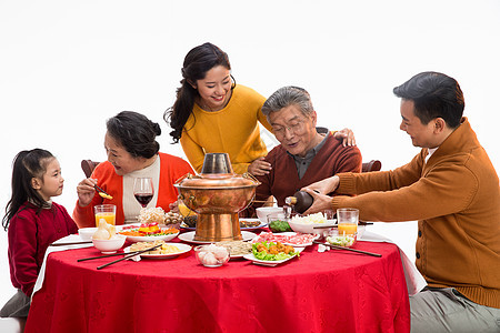 饮料摄影影棚拍摄幸福家庭过年吃团圆饭图片