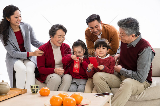 问候男孩吉祥幸福家庭过新年图片