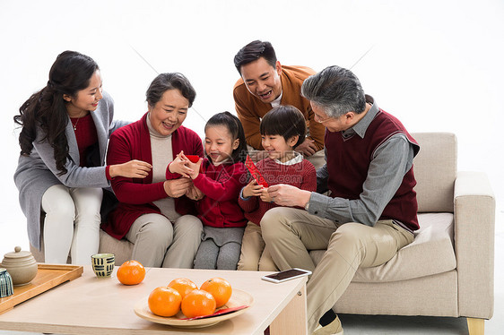 欢乐祖母老年男人幸福家庭过新年图片