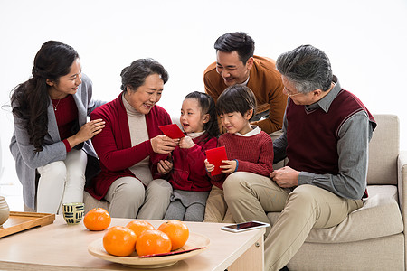 全家福孙女夫妇休闲装幸福家庭过新年背景