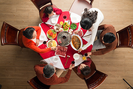 传统节日幸福家庭过年吃团圆饭图片