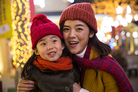 两个人青年人都市风光快乐母女图片