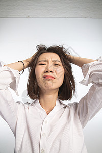 亚洲焦虑难过面部表情痛苦的青年女人图片素材