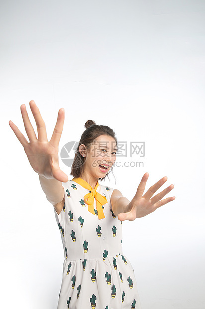 女青年人表现消极表情害怕的青年女人图片