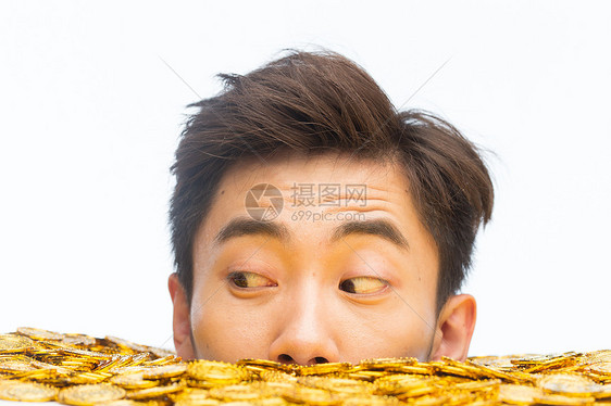 青年男人和金币图片