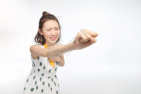 笑脸青春仅一个人放松年轻女孩伸手抓背景