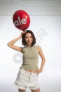 亚洲彩色图片满意快乐的年轻女孩拿着气球图片
