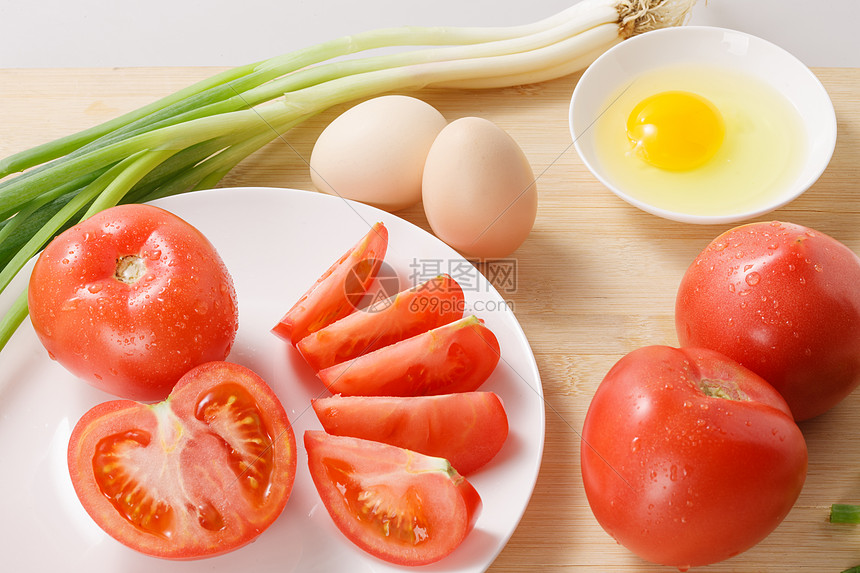 炒西红柿鸡蛋的食材图片