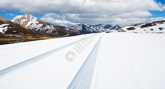 自然美郊区自然现象被雪覆盖的公路高清图片