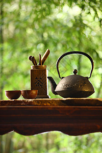 户外摆放的茶具背景图片