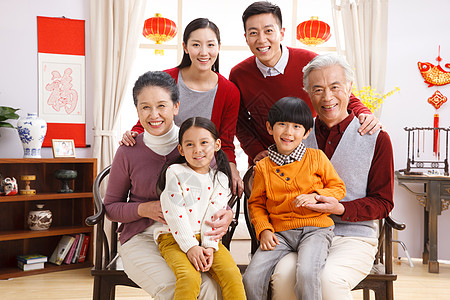 亚洲传统庆典东方人快乐家庭新年大团圆图片