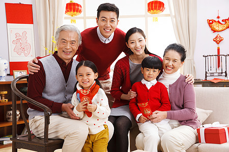 家庭生活幸福老年男人快乐家庭新年大团圆图片