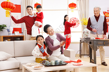 六个人起居室休闲装快乐家庭过新年图片